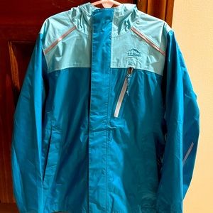 LLBean girls trail model raincoat in teal, size 8